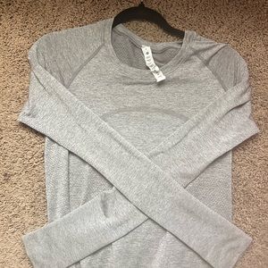 Lululemon Long Sleeve Swiftly tech Race length in Slate/White! Size 8!